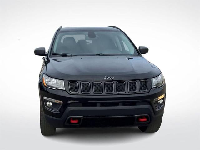 Photo of 2020 Diamond Black Crystal Pearlcoat Jeep Compass
