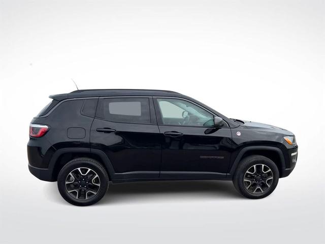 Photo of 2020 Diamond Black Crystal Pearlcoat Jeep Compass