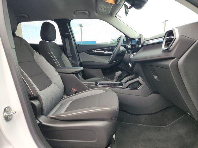 Photo of 2024 Summit White Chevrolet Trailblazer