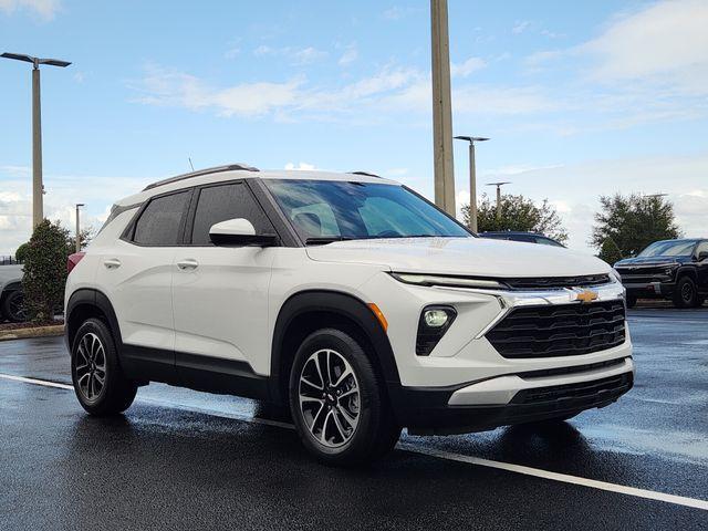 Photo of 2024 Summit White Chevrolet Trailblazer
