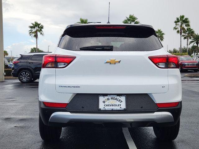 Photo of 2024 Summit White Chevrolet Trailblazer