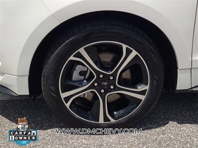 Photo of 2021 White Ford Edge