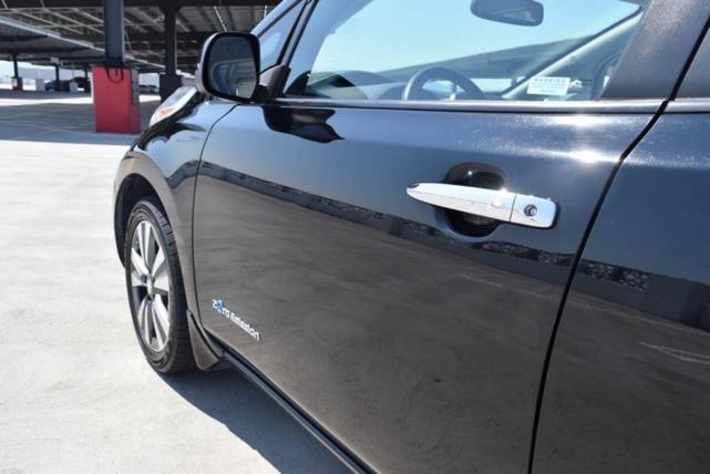 Photo of 2015 Black Nissan Leaf