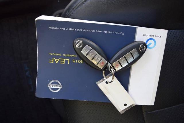 Photo of 2015 Black Nissan Leaf