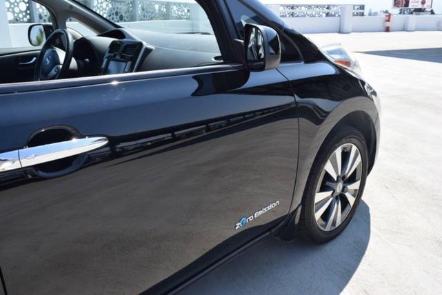 Photo of 2015 Black Nissan Leaf
