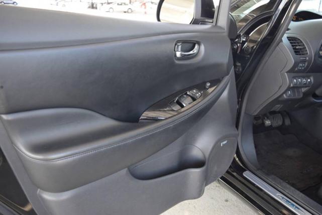 Photo of 2015 Black Nissan Leaf