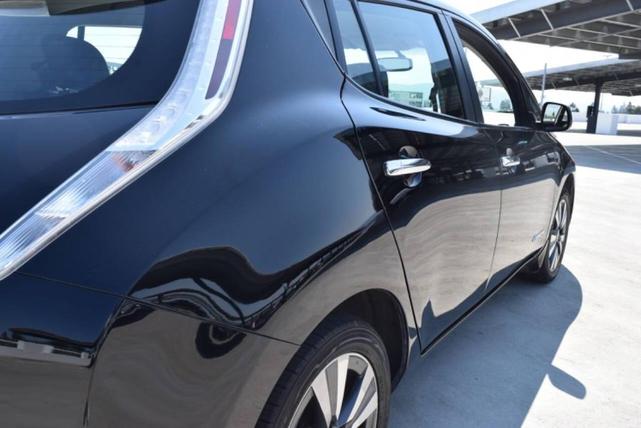 Photo of 2015 Black Nissan Leaf