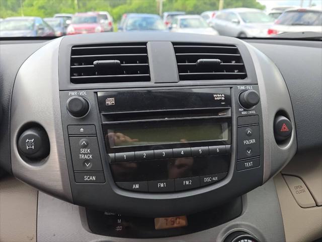 Photo of 2006 Super White Toyota RAV4
