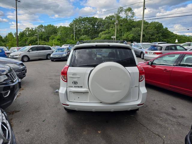 Photo of 2006 Super White Toyota RAV4