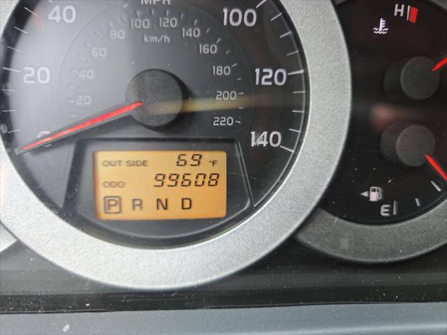 Photo of 2006 Super White Toyota RAV4