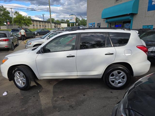 Photo of 2006 Super White Toyota RAV4