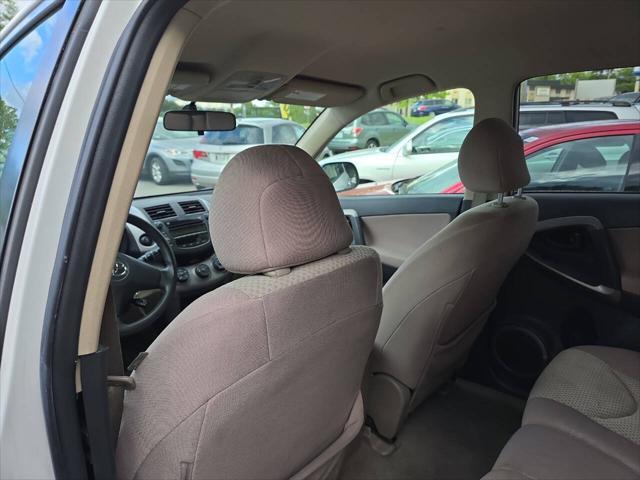 Photo of 2006 Super White Toyota RAV4