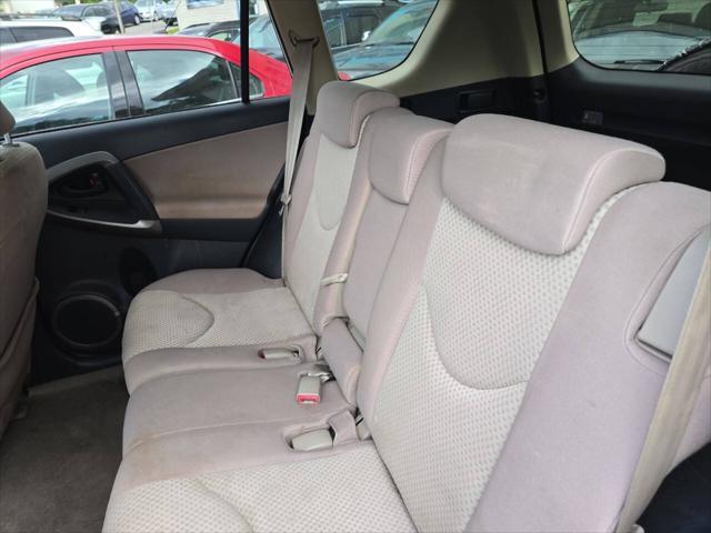 Photo of 2006 Super White Toyota RAV4