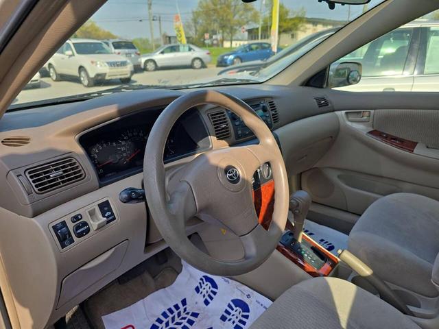 Photo of 2005 Gold Toyota Corolla