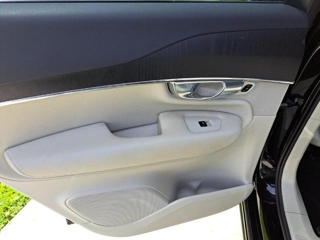 Photo of 2020 Onyx Black Metallic Volvo XC90