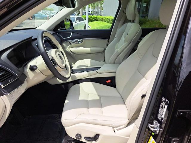 Photo of 2020 Onyx Black Metallic Volvo XC90