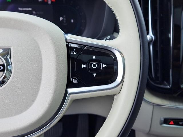 Photo of 2024 Fusion Red Metallic Volvo XC60