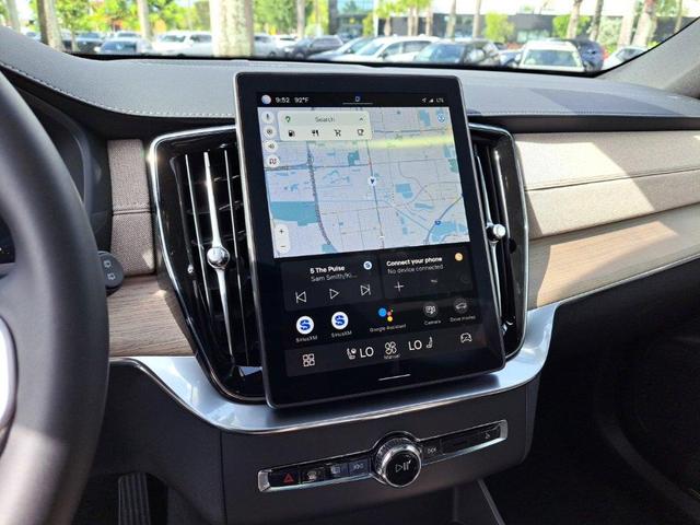 Photo of 2025 Metallic Volvo XC90