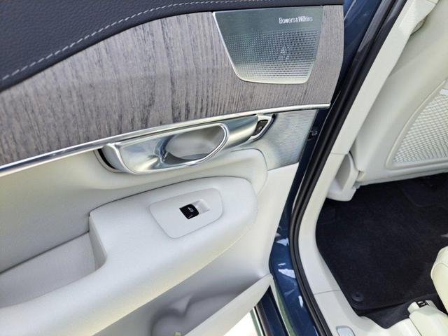 Photo of 2023 Denim Blue Metallic Volvo XC90