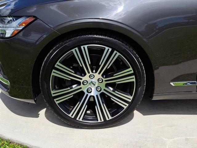 Photo of 2021 Platinum Gray Metallic Volvo V90