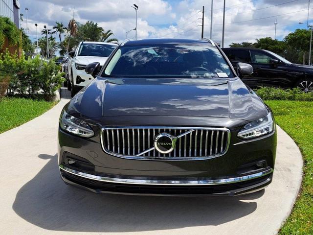 Photo of 2021 Platinum Gray Metallic Volvo V90