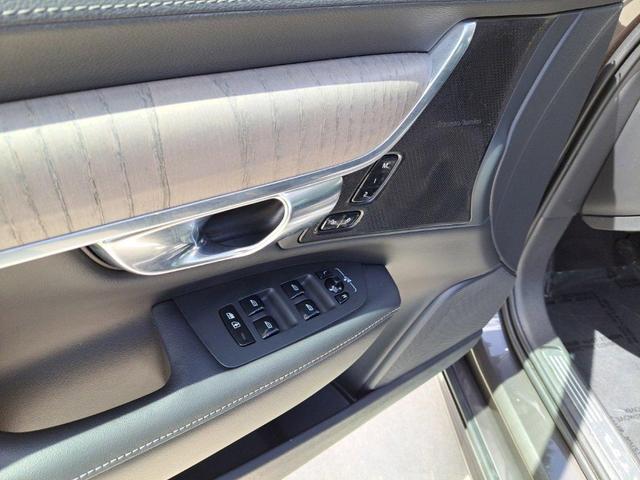 Photo of 2021 Platinum Gray Metallic Volvo V90