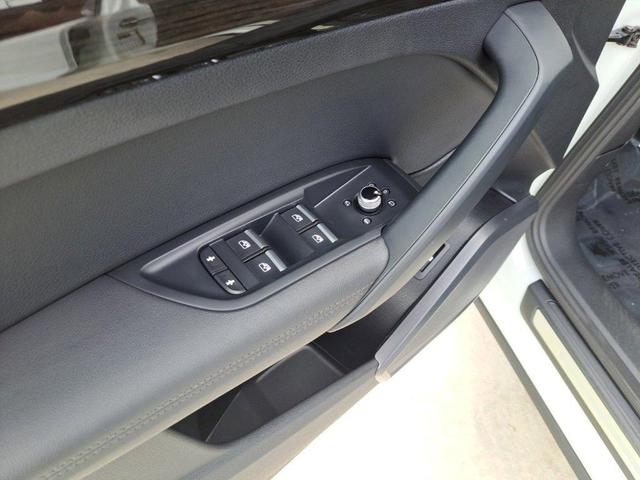 Photo of 2019 Glacier White Metallic Audi Q5