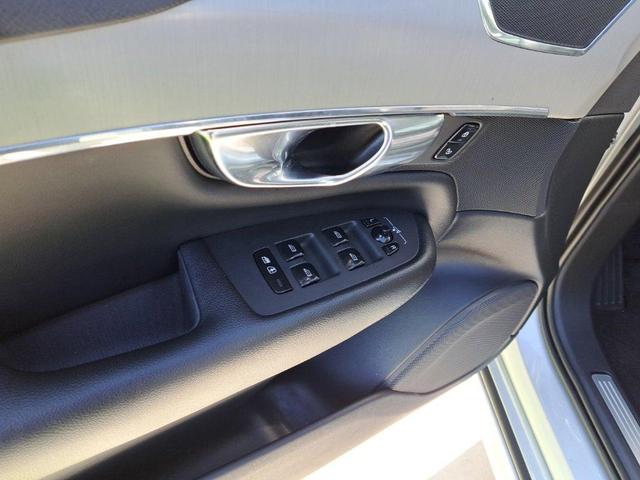 Photo of 2021 Bright Silver Metallic Volvo XC90