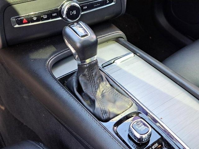 Photo of 2021 Bright Silver Metallic Volvo XC90