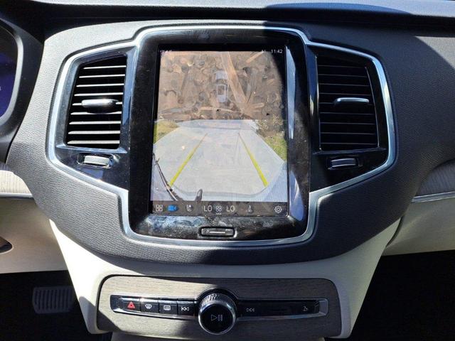 Photo of 2023 Crystal White Metallic Volvo XC90