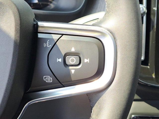 Photo of 2024 Fusion Red Metallic Volvo XC40