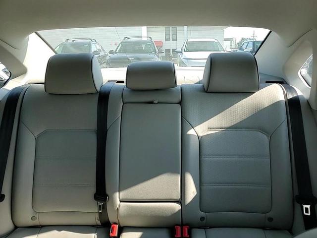 Photo of 2017 Platinum Gray Metallic Volkswagen Passat