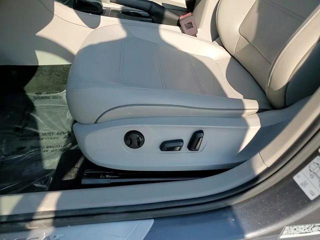 Photo of 2017 Platinum Gray Metallic Volkswagen Passat