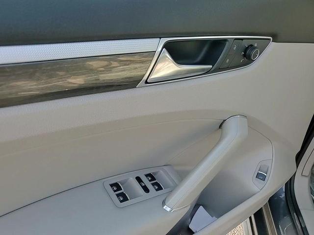 Photo of 2017 Platinum Gray Metallic Volkswagen Passat