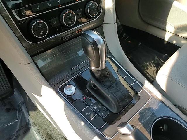 Photo of 2017 Platinum Gray Metallic Volkswagen Passat