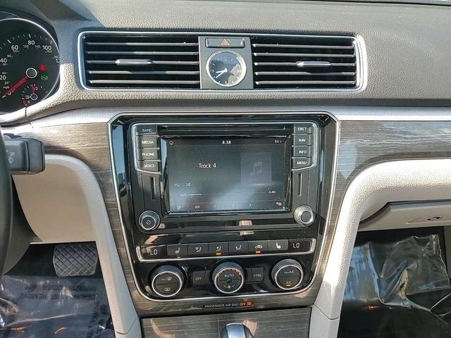 Photo of 2017 Platinum Gray Metallic Volkswagen Passat