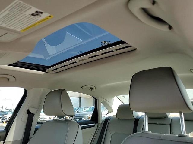 Photo of 2017 Platinum Gray Metallic Volkswagen Passat