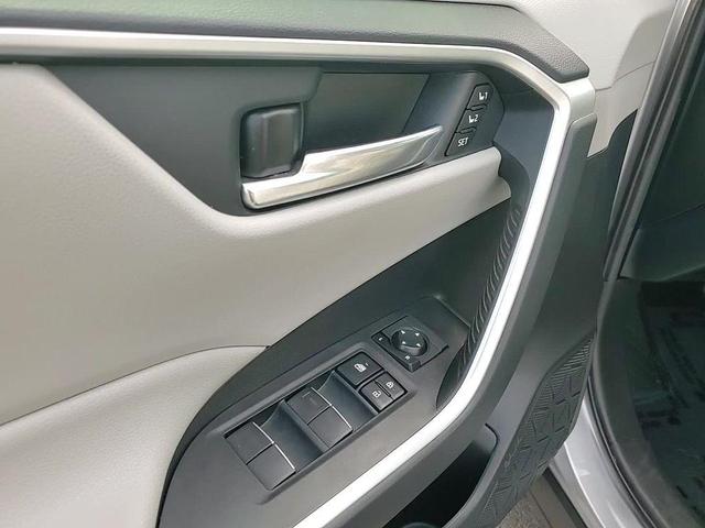 Photo of 2020 Silver Toyota RAV4