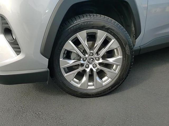Photo of 2020 Silver Toyota RAV4