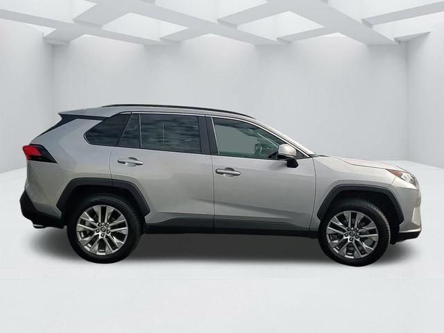 Photo of 2020 Silver Toyota RAV4