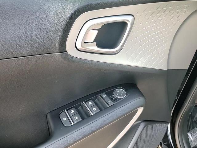 Photo of 2023 Fusion Orange Kia Soul