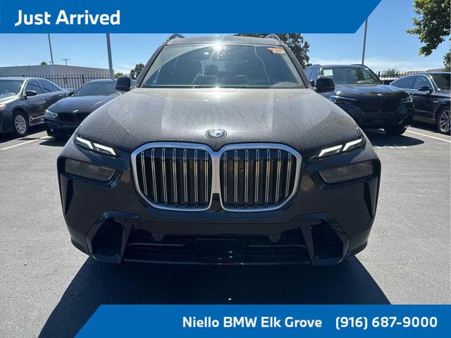 Photo of 2025 Black Sapphire Metallic BMW X7