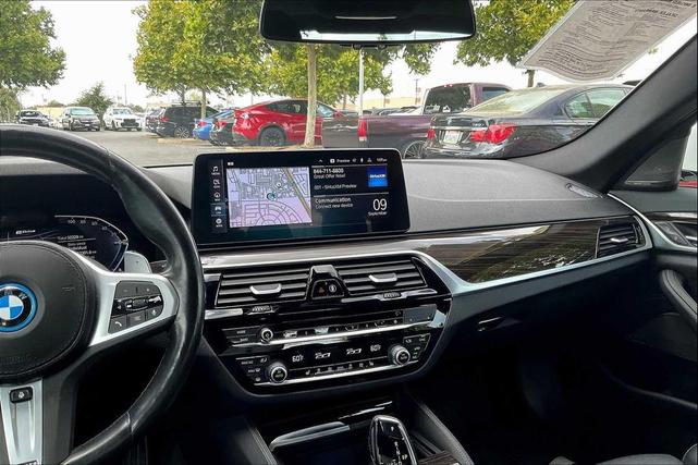 Photo of 2023 Alpine White BMW 530e