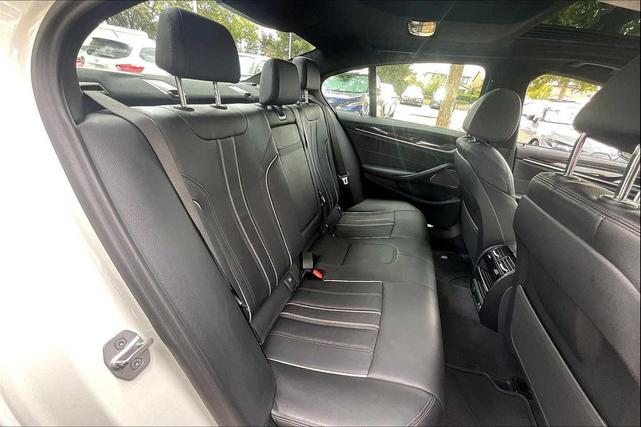 Photo of 2023 Alpine White BMW 530e