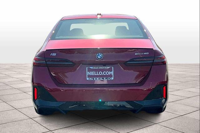 Photo of 2026 Vegas Red Metallic BMW i5