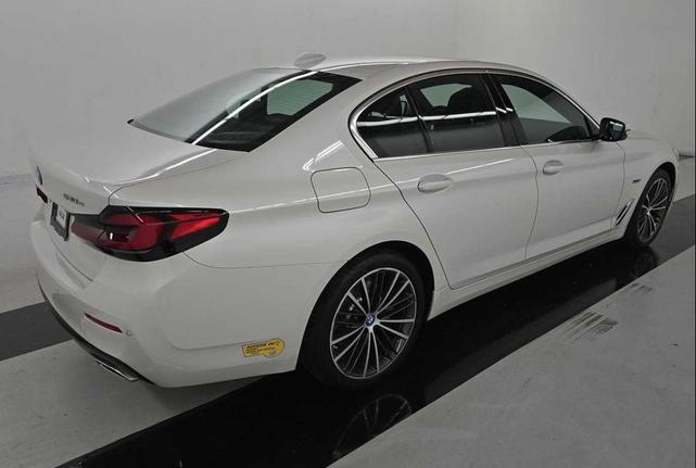 Photo of 2022 Mineral White Metallic BMW 530e