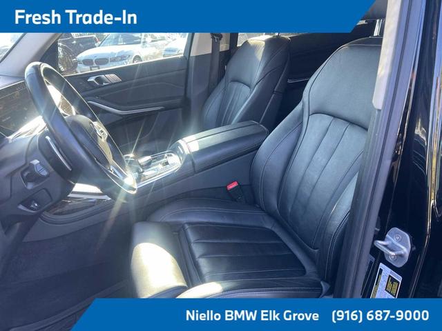 Photo of 2020 Black Sapphire Metallic BMW X7