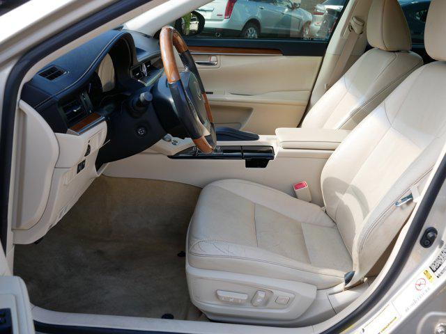 Photo of 2014 Satin Cashmere Metallic Lexus ES 300h