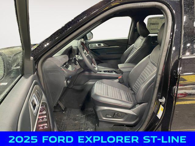 Photo of 2025 Black Ford Explorer
