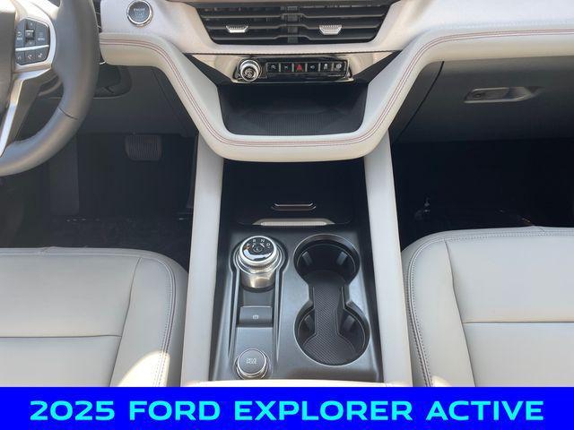 Photo of 2025 Black Ford Explorer
